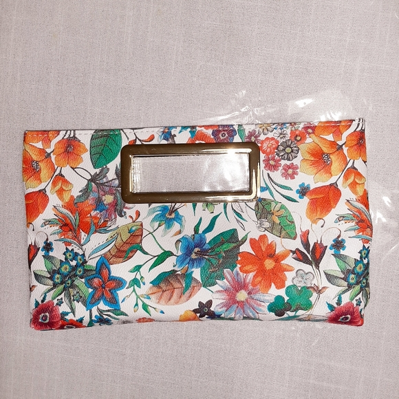 Like New Gorgeous Handbag - Picture 2 of 4